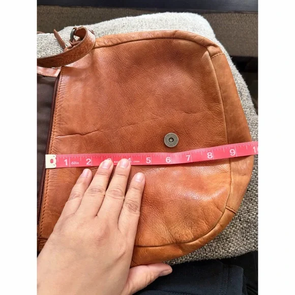 Chic Tan Woven Crossbody Leather Bag - Picture 7 of 8